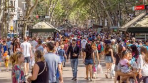 Read more about the article Barcelona offiicials crack down on tourism, say not a single person more