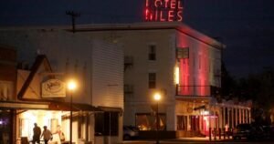Read more about the article Take California’s spookiest road trip to these 13 haunted hotels