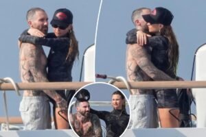 Read more about the article Adam Levine, Behati Prinsloo put on loved-up display during St. Tropez yacht getaway