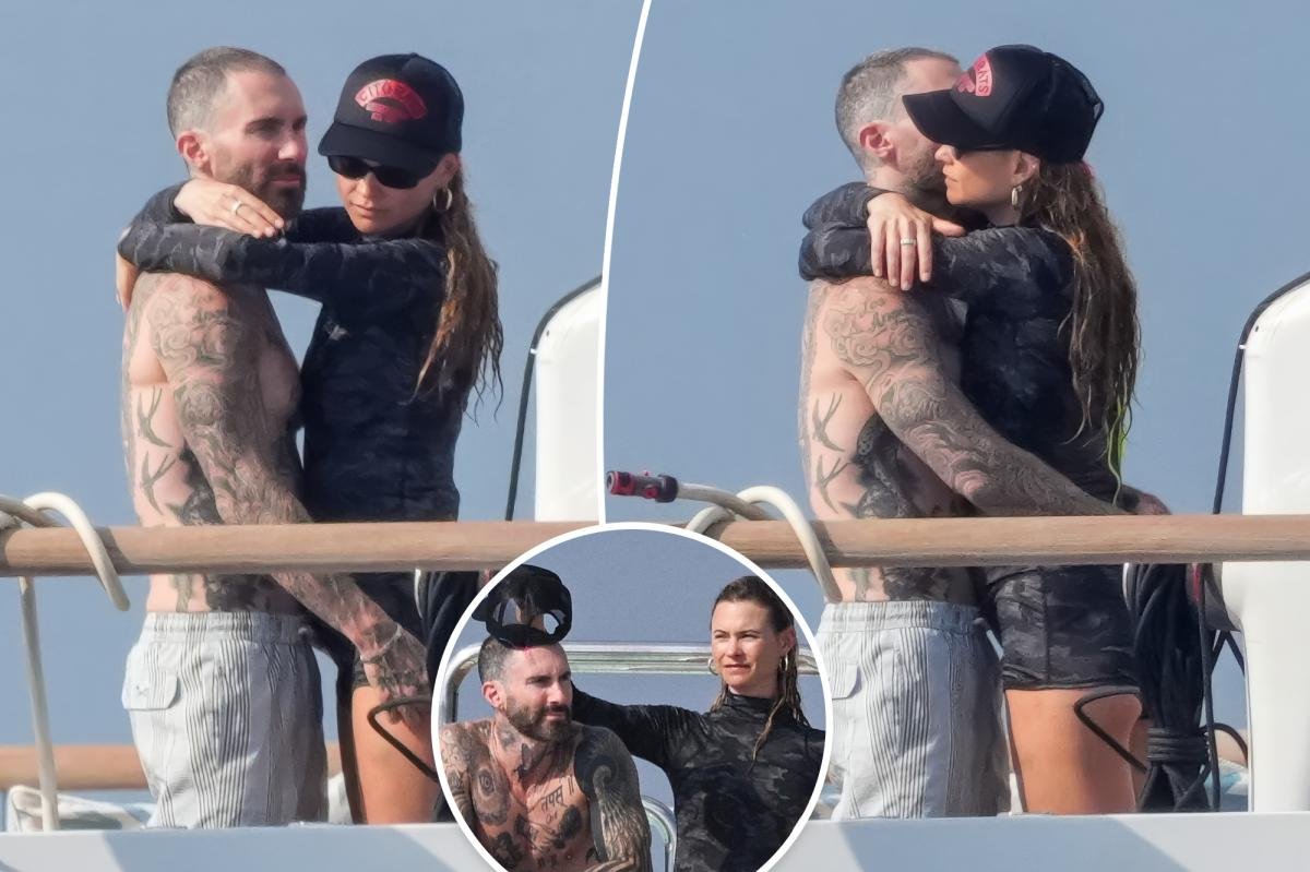Read more about the article Adam Levine, Behati Prinsloo put on loved-up display during St. Tropez yacht getaway