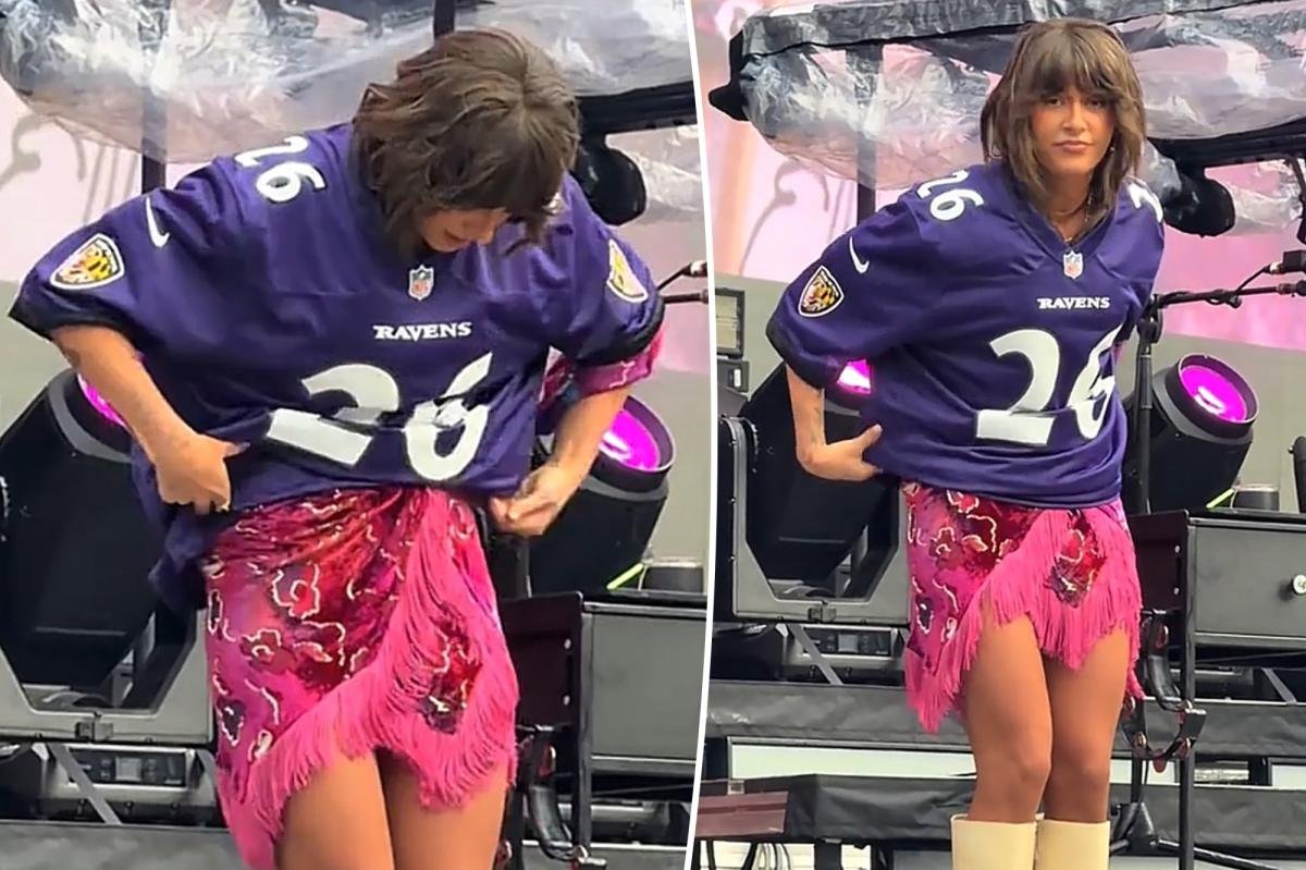 You are currently viewing Country star Ella Langley fixes potentially catastrophic wardrobe malfunction with clever trick