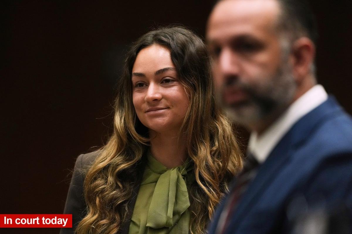 You are currently viewing TikTok influencer flashes sinister smirk in court after alleged plot to kill boyband member and father of her child