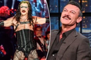 Read more about the article Luke Evans’ ‘Rocky Horror Show’ corset is so tight, he needs an oxygen tank between songs