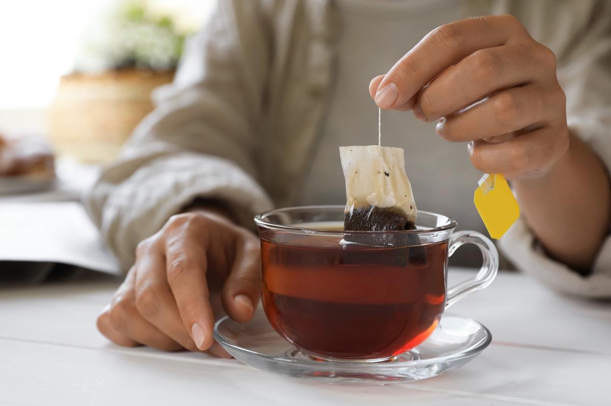 You are currently viewing Online debate ignites over the best way to steep tea bags for stronger hit: âGame changerâ
