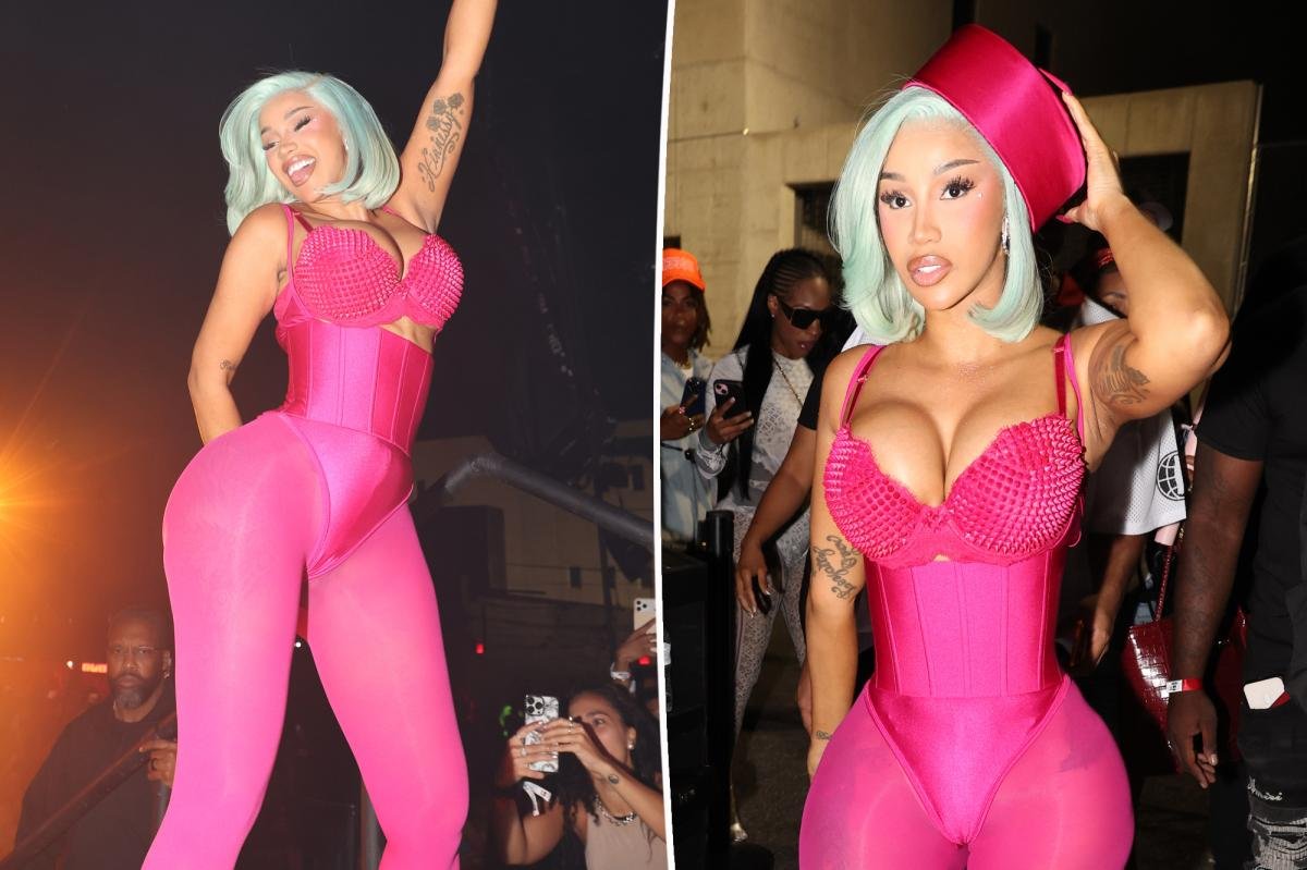 You are currently viewing Cardi B’s waist-whittling corset needs to be seen to be believed