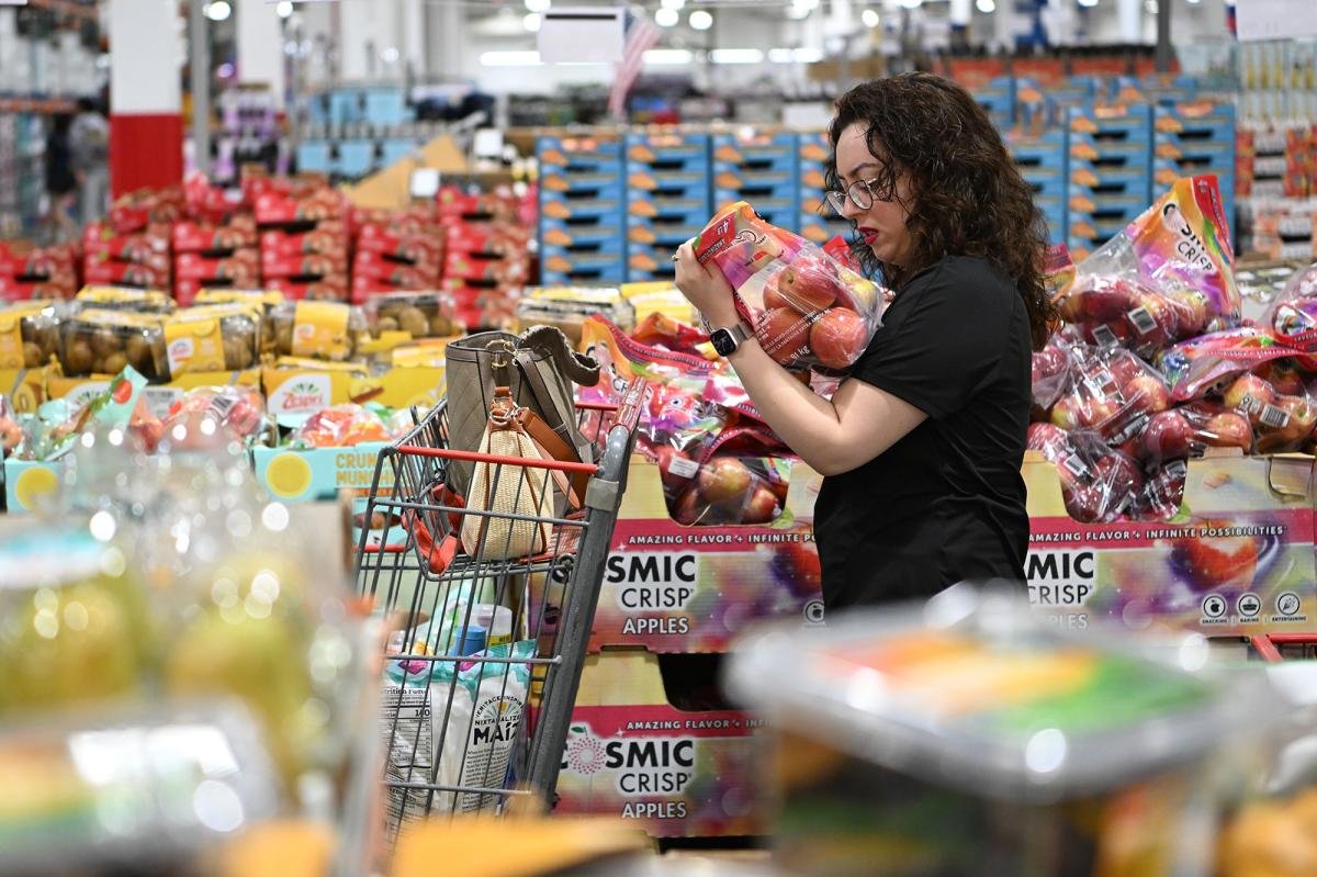 You are currently viewing Food prices up 33% as Americans battle highest grocery price spike in 50 years — with no relief in sight