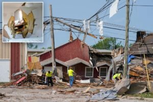 Read more about the article Powerful tornado levels homes and cuts path of widespread destruction in Wisconsin