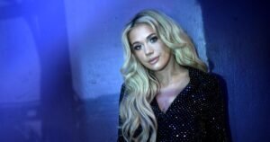 Read more about the article Megan Moroney cancels Denver show mid-set because of illness: ‘I just can’t play’