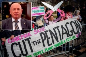 Read more about the article Sen. Mark Kelly warns far-left policies that âdonât make senseâ could cost Democrats seats