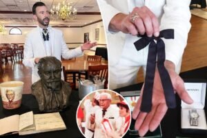 Read more about the article KFC founder Colonel Sanders’ personal belongings fetch thousands at Kentucky auction