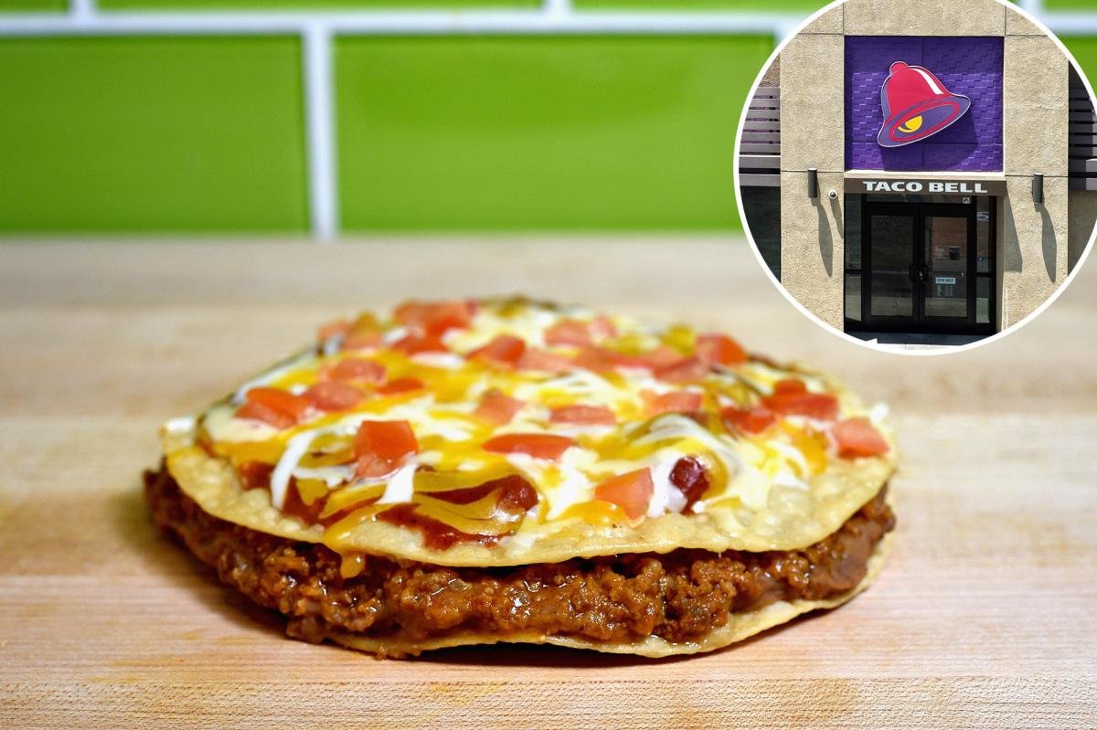 You are currently viewing Taco Bell hopes to win back fans with $1 Mexican pizza and lettuce-free deals amid cyclospora source rumors