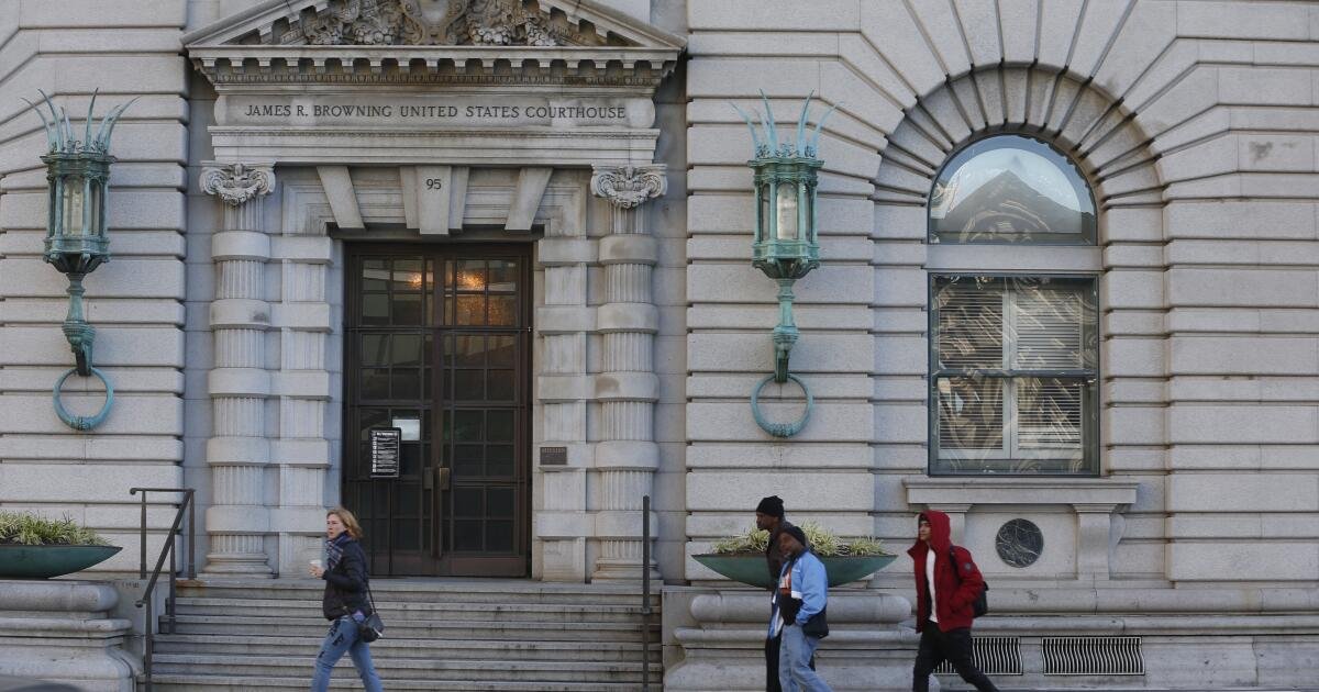 Read more about the article Hiring a hit man to commit murder is not always ‘a crime of violence,’ 9th Circuit rules