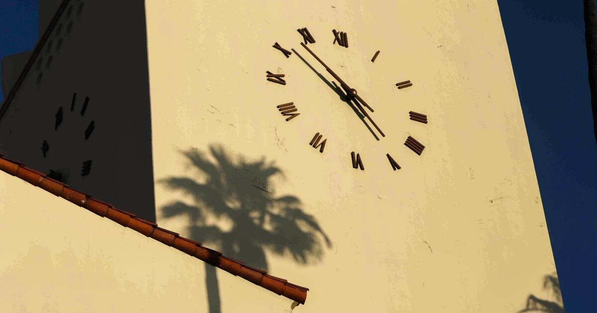 Read more about the article The dark side of making daylight saving time permanent in California: How late would our sunrises get?