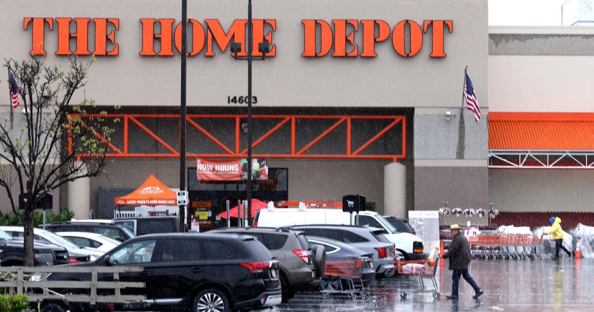 Read more about the article State regulators crack down on polluted runoff from L.A. shopping centers, warehouses
