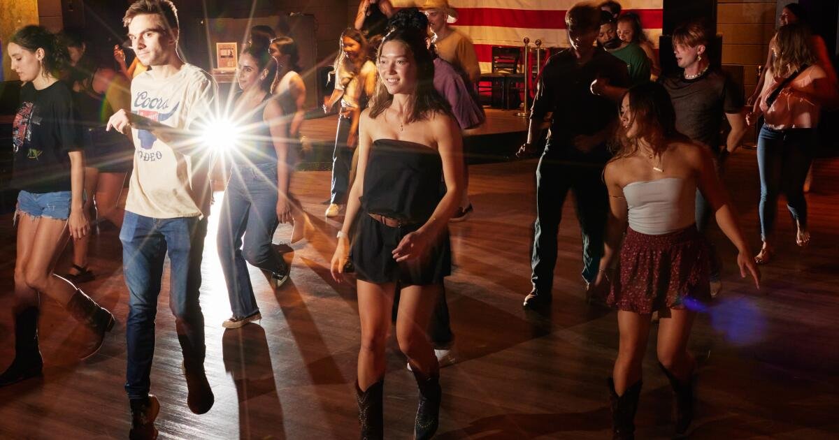 You are currently viewing Here are 8 rollicking spots to go line dancing around L.A.