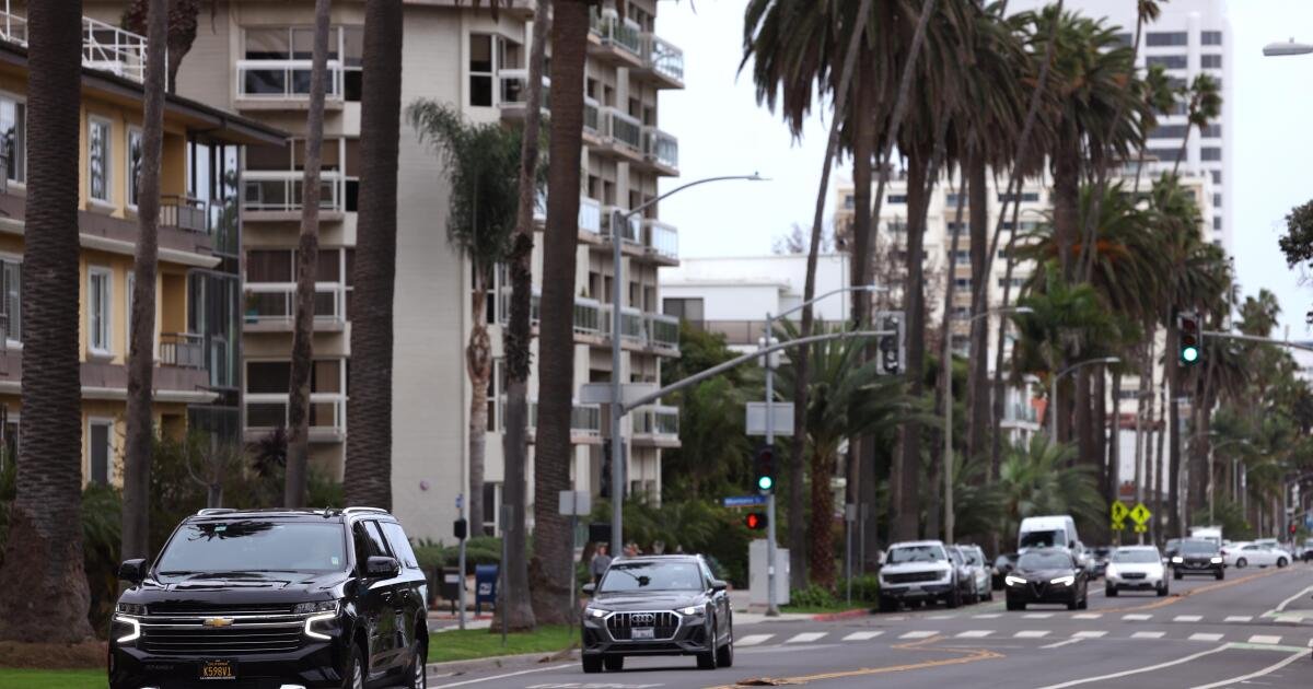 Read more about the article Santa Monica implements AI-powered cameras to target motorists blocking bike lanes