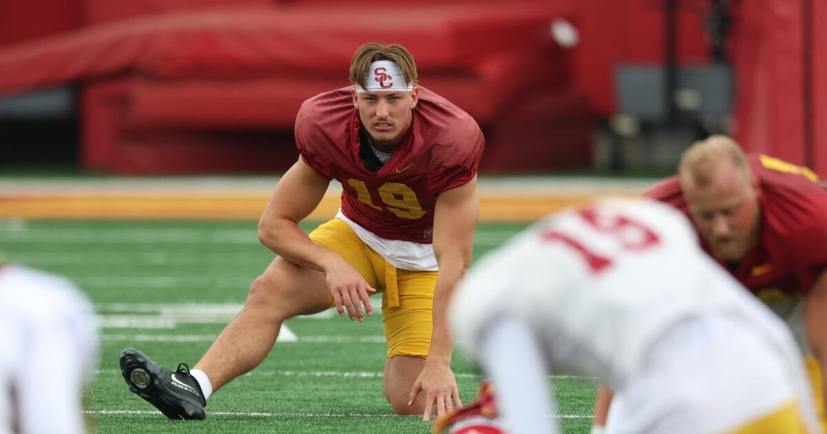 Read more about the article Long frustrated donor Brian Kennedy sues USC over practice field naming rights