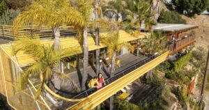 Read more about the article Two side-by side homes on a hillside lot reimagine Midcentury L.A.