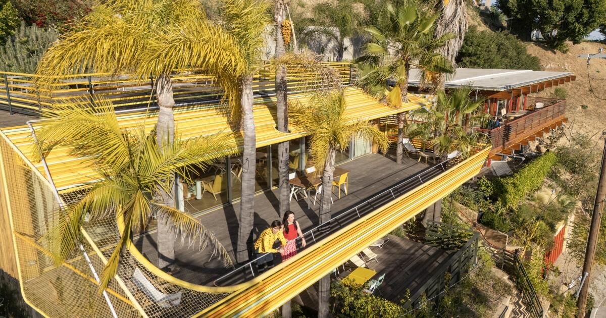 Read more about the article Two side-by side homes on a hillside lot reimagine Midcentury L.A.