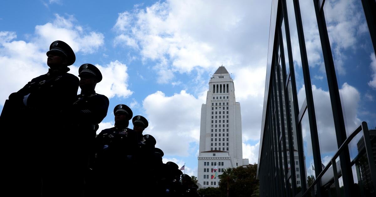 You are currently viewing Thousands of complaints, few punished: How LAPD handles claims of racial bias