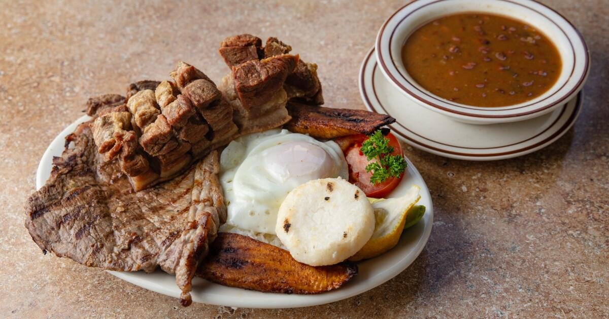 You are currently viewing Best Colombian restaurants for bandeja paisa in Los Angeles
