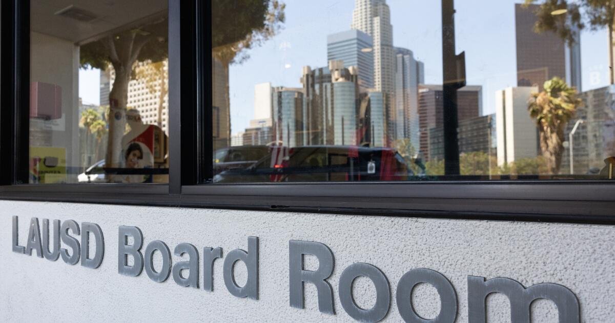 You are currently viewing LAUSD deadline looms to make painful cuts after county says board actions ‘erode confidence’