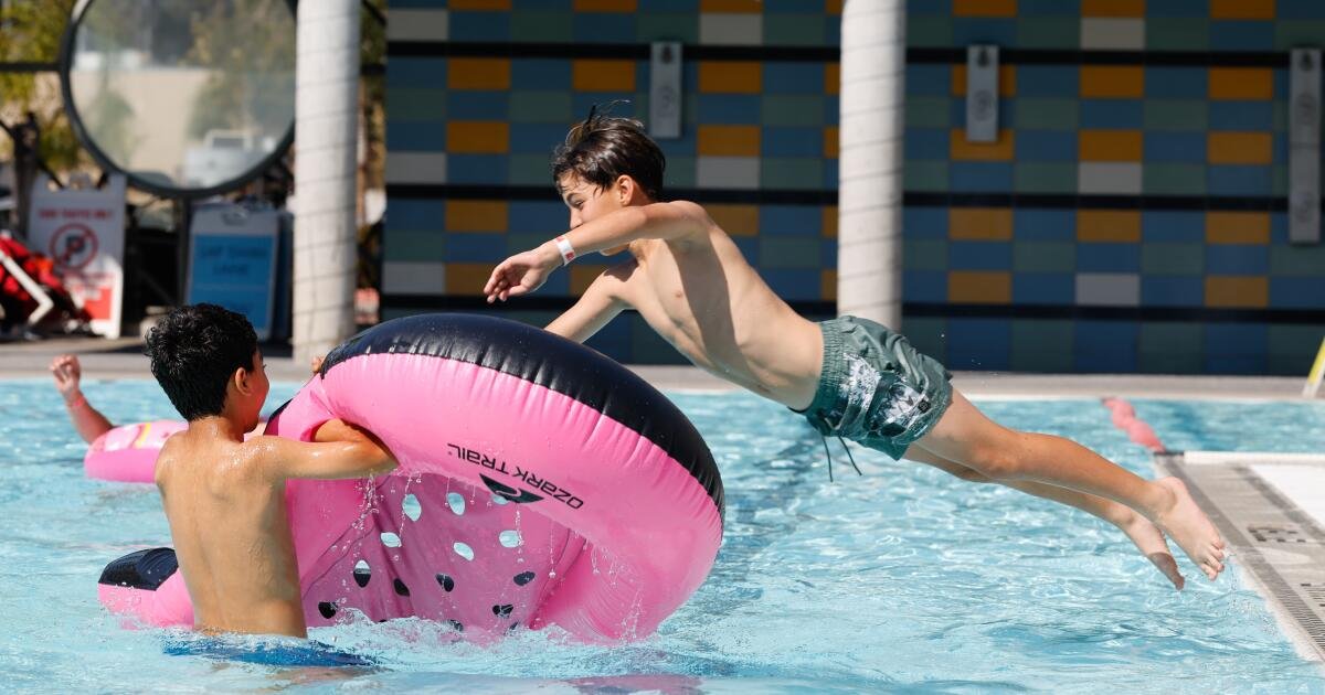 You are currently viewing Best, cheapest Los Angeles pools for lap swimming, kids, summer fun