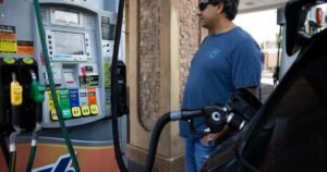 Read more about the article L.A. gas prices are crazy again. Here’s how to find the few pumps that are slightly more sane