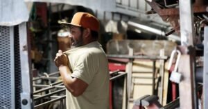 Read more about the article ‘You can’t even breathe’: Regulators cite Lineage over putrid odor of rotting meat spreading in Boyle Heights
