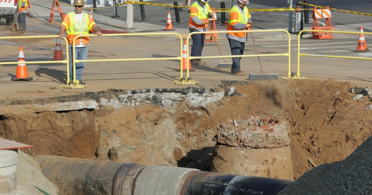 Read more about the article ‘Significant progress’ made on ruptured WeHo water main. Sunset Strip remains closed