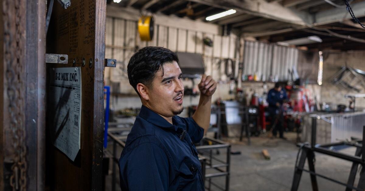 You are currently viewing Boyle Heights residents describe unbearable conditions, putrid smells