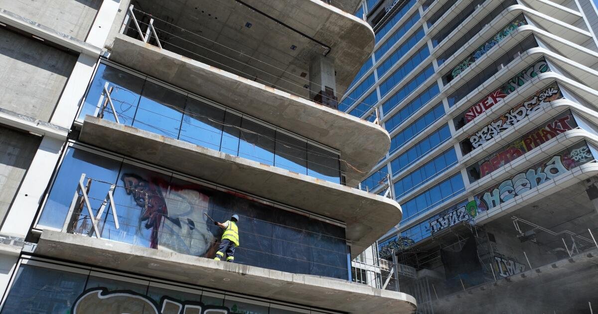 You are currently viewing Graffiti towers clean-up begins – Los Angeles Times