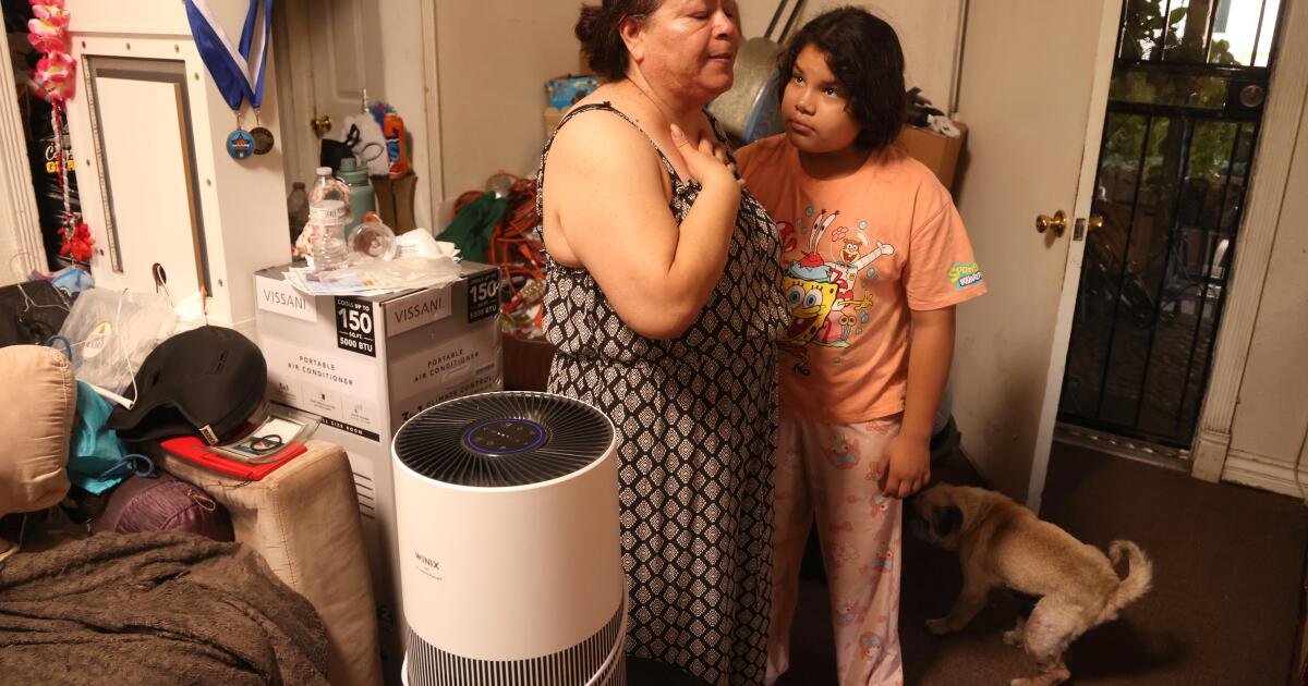 You are currently viewing Boyle Heights parents want answers about schools reopening in the Lineage stench zone
