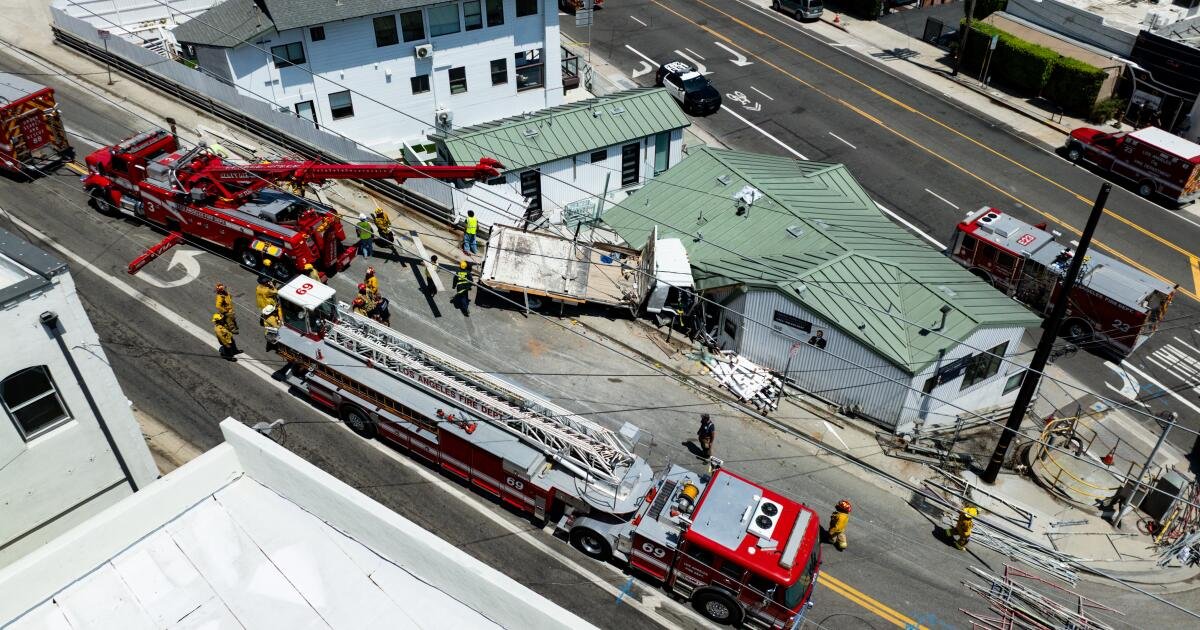 You are currently viewing Fire crews rescue man trapped in truck that crashed into a Pacific Palisades building