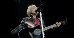 Read more about the article Jon Bon Jovi cuts ‘Forever’ tour show short: ‘I’ve got to cool it’