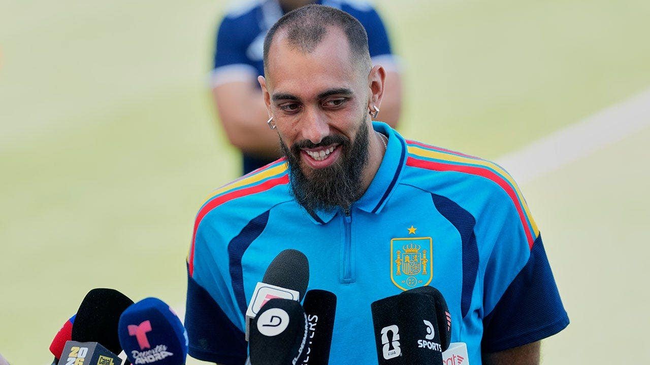 Read more about the article Spain striker Borja Iglesias reluctant to shake Trump’s hand