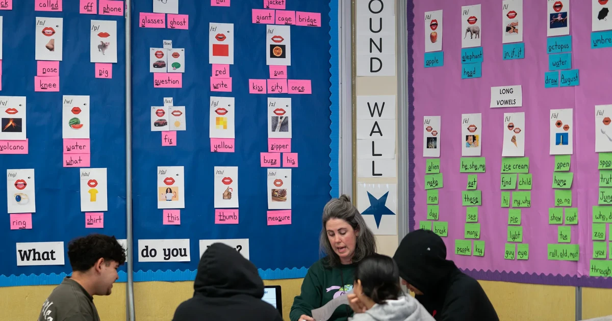 Read more about the article Resultados de las pruebas de lectura en California han mejorado gracias a las inversiones en alfabetización. ¿Puede el estado hacer más?