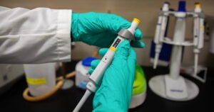 Read more about the article La Casa Blanca admite usar palabras clave para cancelar importantes subvenciones de investigación californianas