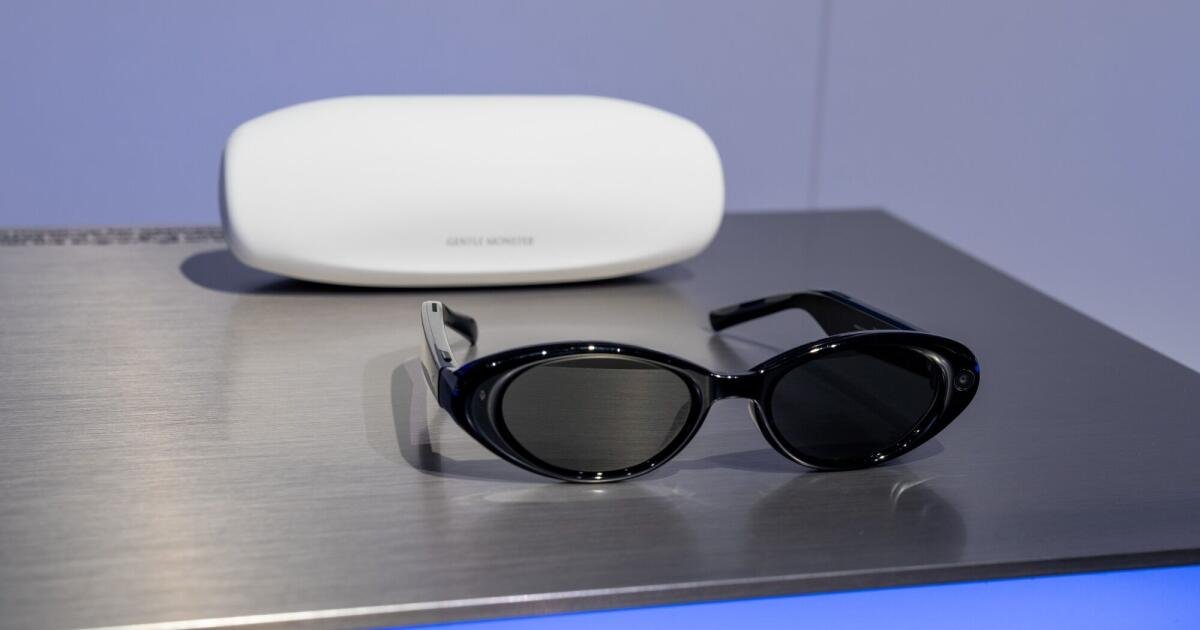 You are currently viewing Samsung unveils privacy-first smart glasses to counter backlash against Meta glasses