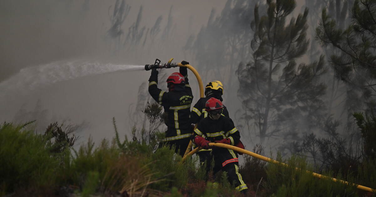 You are currently viewing France and Spain fires force more than 300,000 to flee homes
