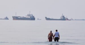 Read more about the article U.S. pauses attacks on Iran for a second straight day and Tehran does too