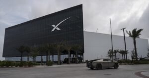 Read more about the article SpaceX at $100 could mean investors see zero value in its AI