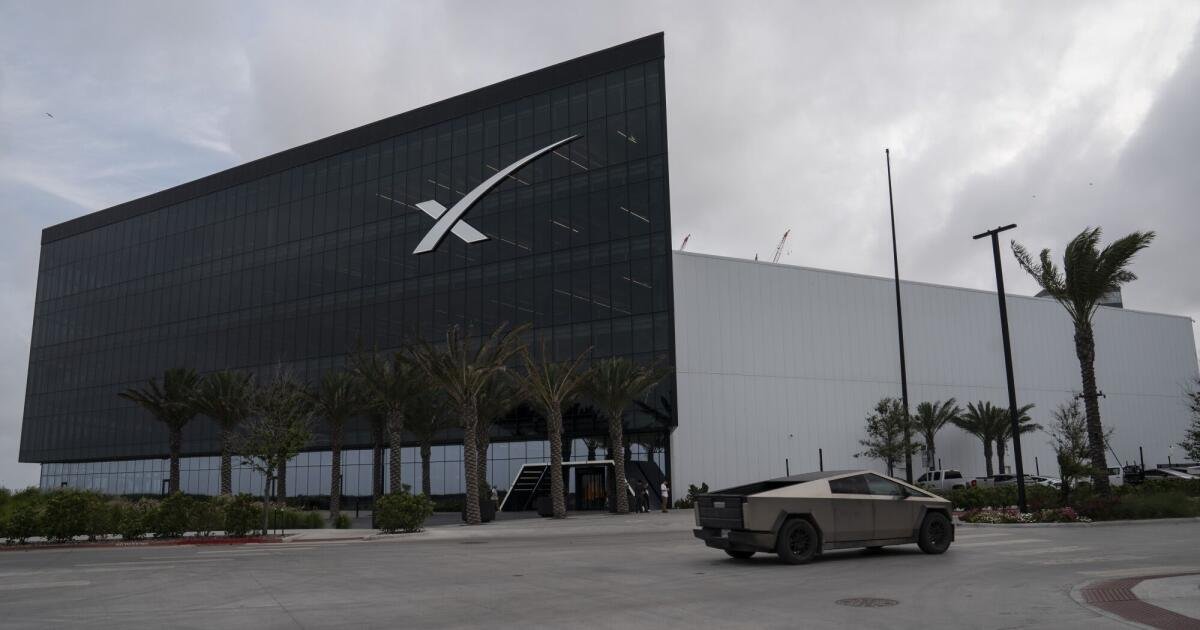 You are currently viewing SpaceX at $100 could mean investors see zero value in its AI