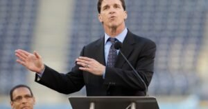 Read more about the article Former Chargers star Billy Ray Smith Jr. dies at 64, family blames CTE