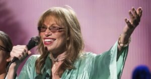 Read more about the article Carly Simon reveals Parkinson’s disease, skin cancer diagnoses: ‘I am still very much here’