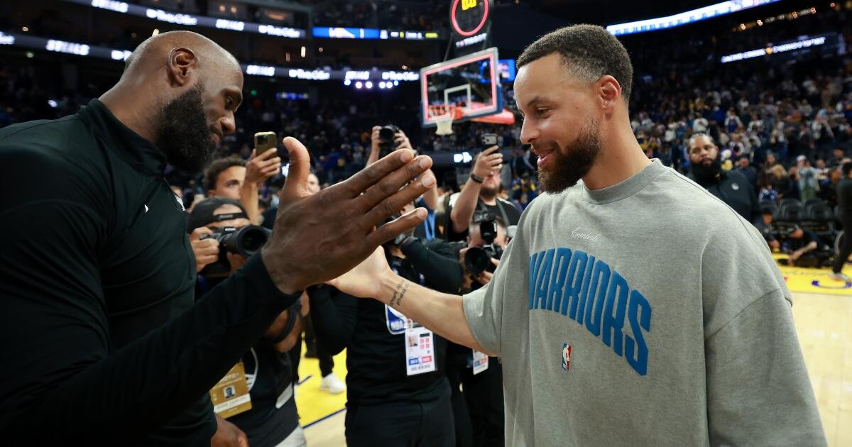 You are currently viewing LeBron James is taking his time team-hunting, but why are the Warriors an option?