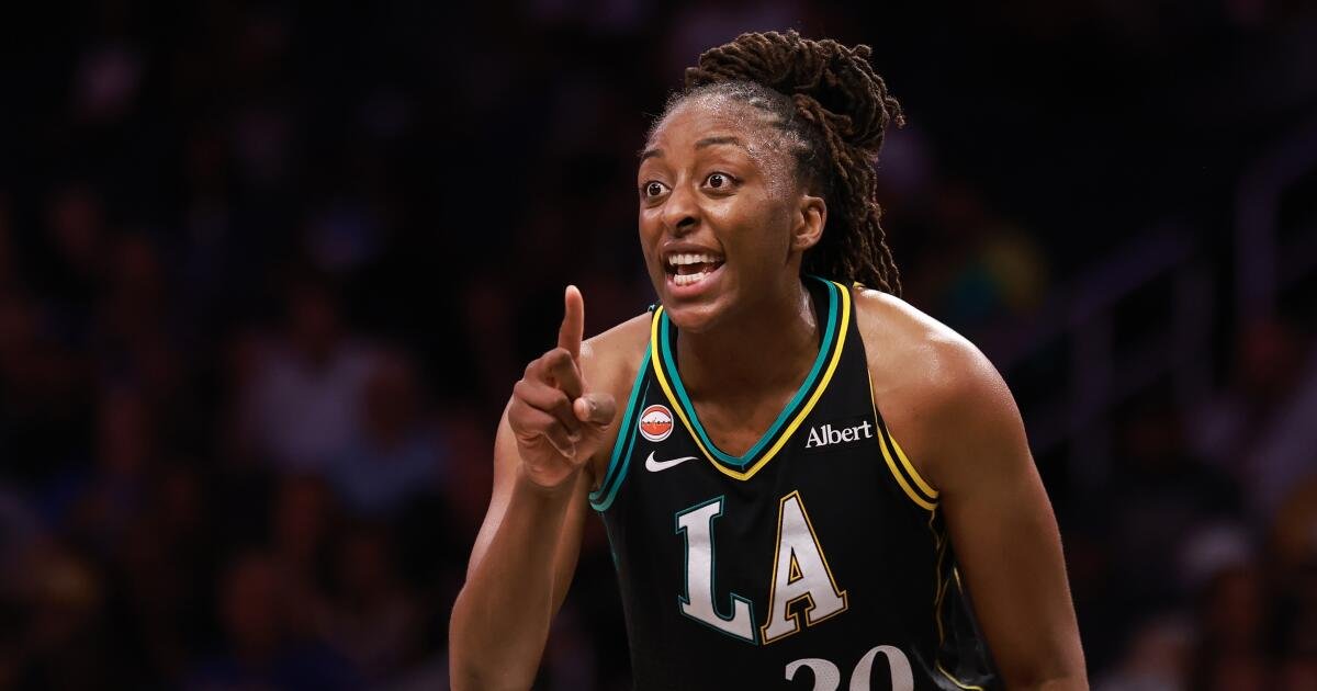 You are currently viewing Nneka Ogwumike’s double-double lifts shorthanded Sparks to victory over Sky