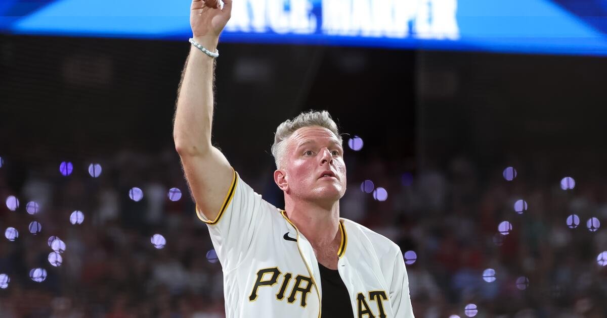 Read more about the article Pat McAfee announces his debut album. For real. ‘Finding my singing voice has been fun’
