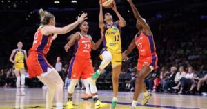 Read more about the article Sparks drop fifth in a row after entering fourth quarter tied with Mercury