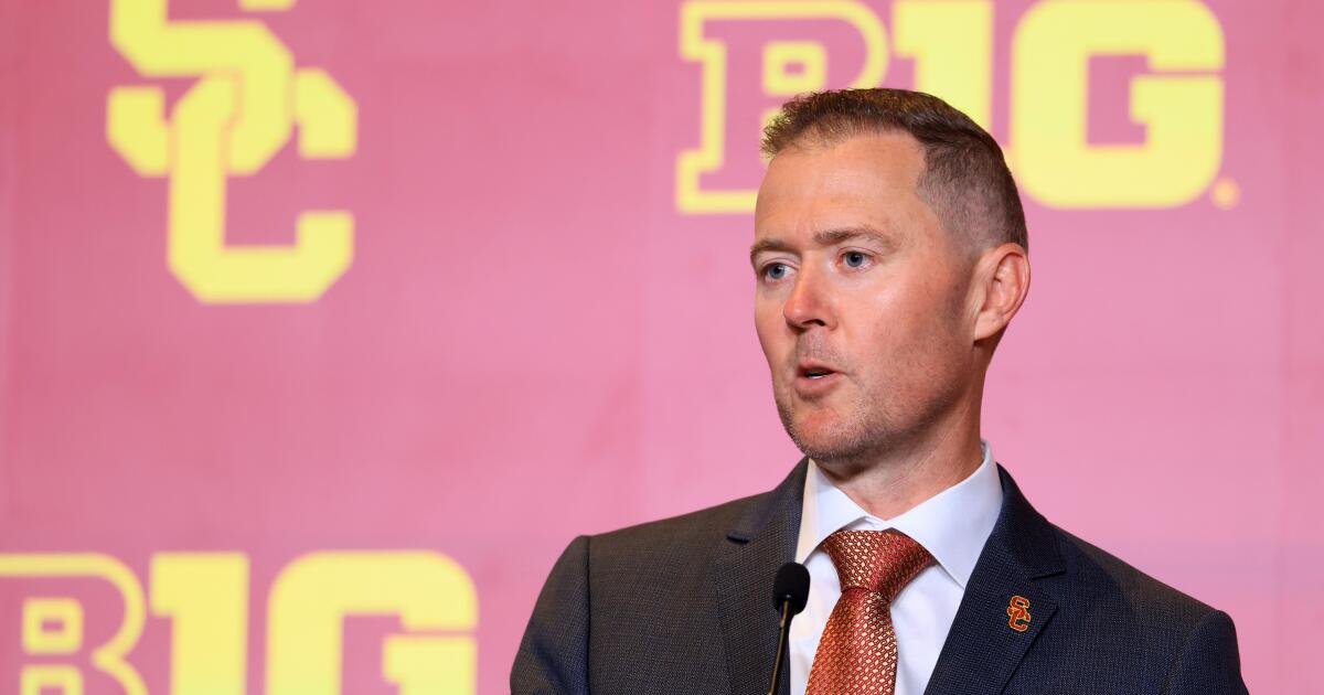 Read more about the article Lincoln Riley says Trojans are ‘well-equipped’ to win consistently